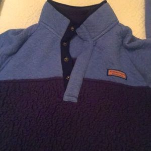 Vineyard Vines pullover size xs.
